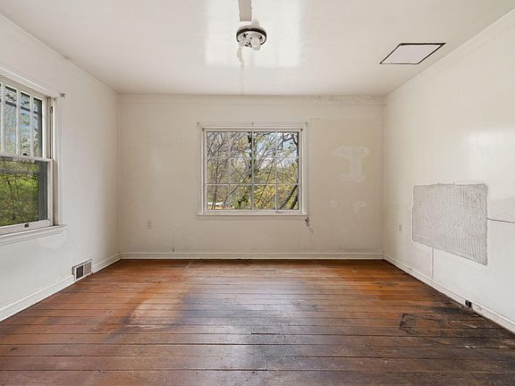 4th image of 2203 Hickman Rd