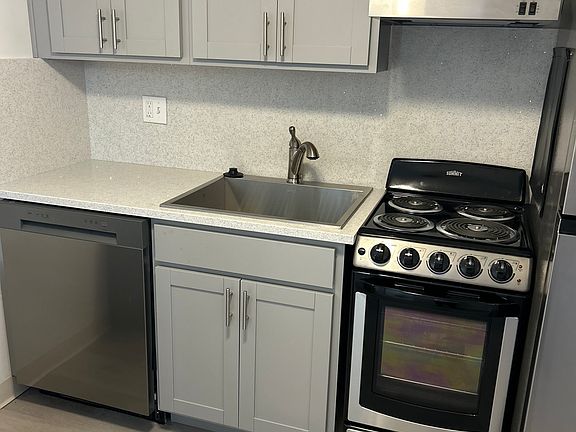 4th image of 585 Revere Beach Pkwy