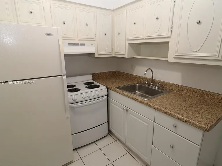 59 NW 37th St #5 — Photo 2