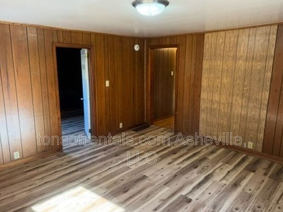 3rd image of 418 Old Buckeye Cove Rd