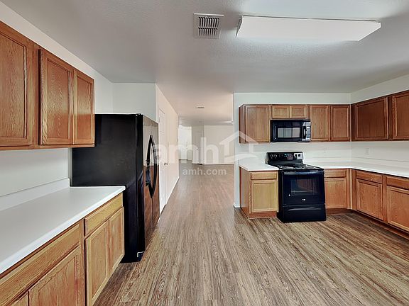 3rd image of 811 Wild Prairie Dr