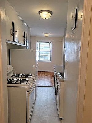 4th image of 12360 83rd Ave #10M