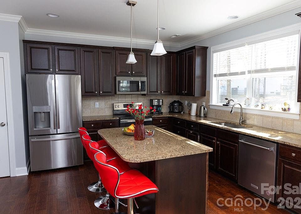 1st image of 402 Spring Lake Dr