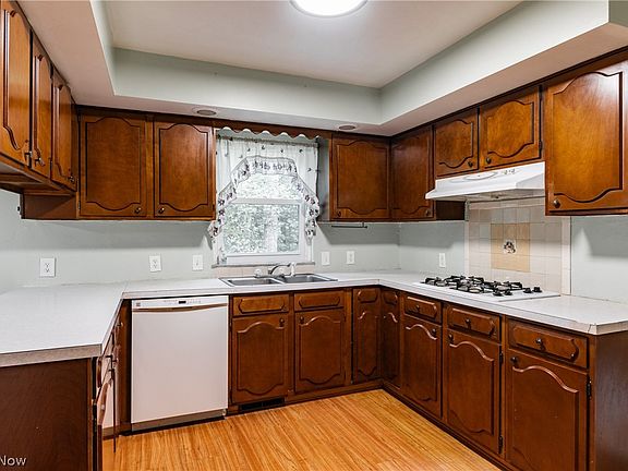 5th image of 11 Ashwood Dr