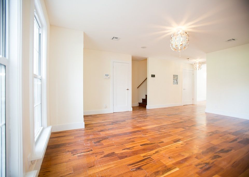 2nd image of 934 Jefferson St #02