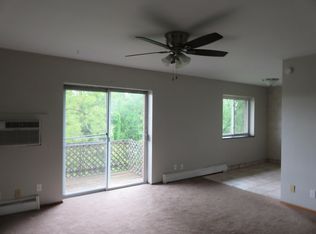 365 Moon Clinton Rd APT 3, Coraopolis, PA 15108