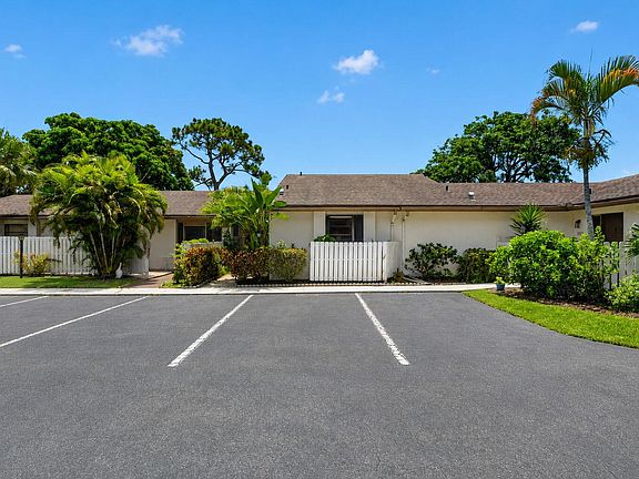 3rd image of 6102 WOODLAKE Boulevard