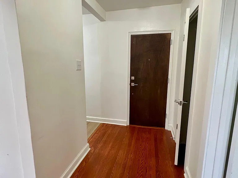 4564 Macarthur Blvd NW #302 — Photo 3