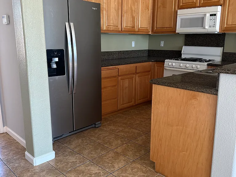 1027 Santa Rosa Ct — Photo 5