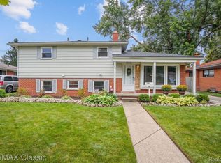 39301 Richland St, Livonia, MI 48150