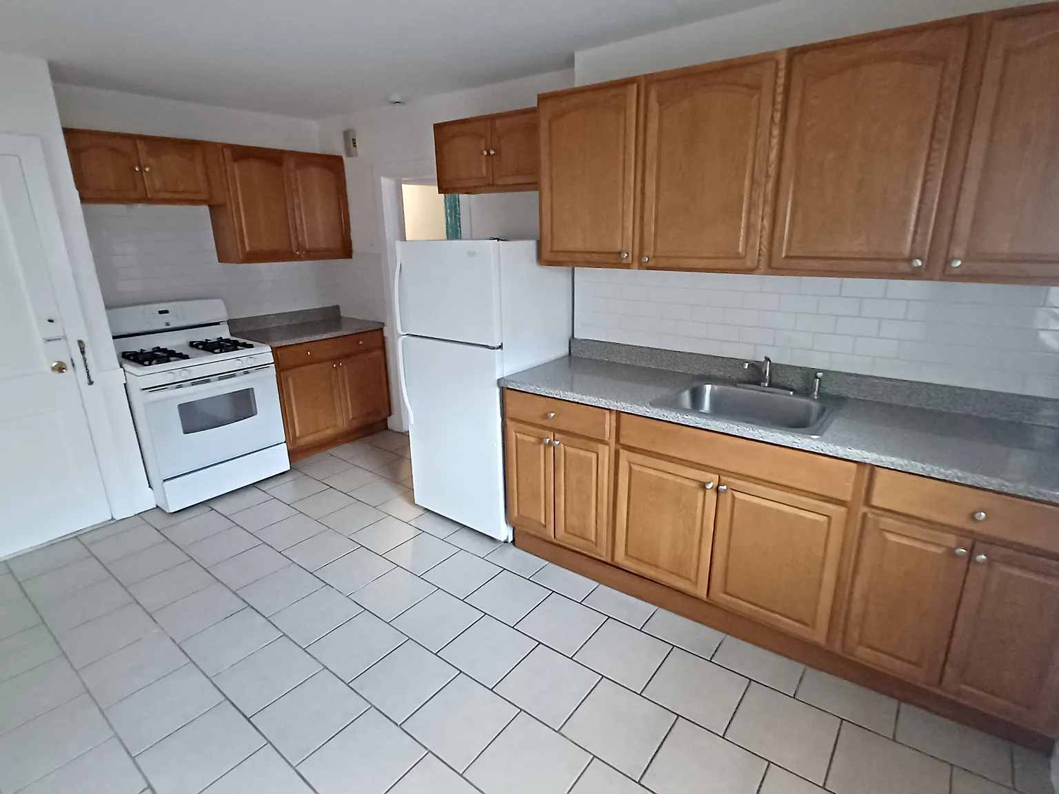 27 Beechcroft St — Photo 2