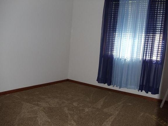 5th image of 504 Deerwood Dr