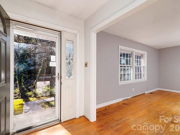 3rd image of 1736 Ebinport Rd