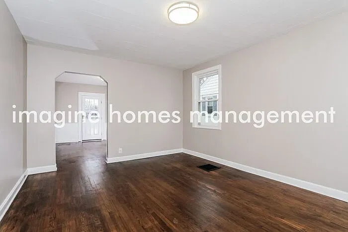 3 bed, 1.0 bath, 1507 sqft, $2,299 — Photo 3