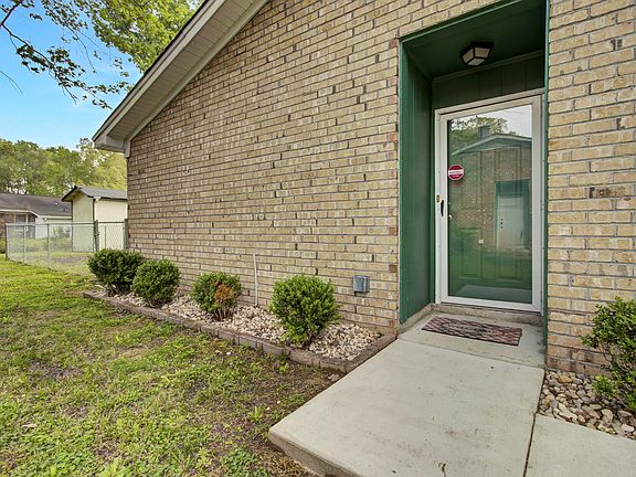 3rd image of 125 Susan Dr #A-b