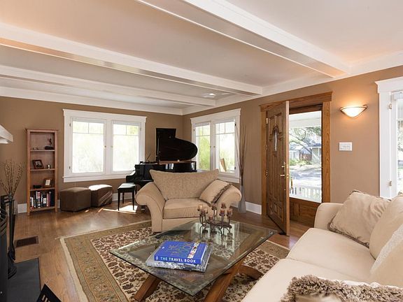 3rd image of 1140 N Mar Vista Ave