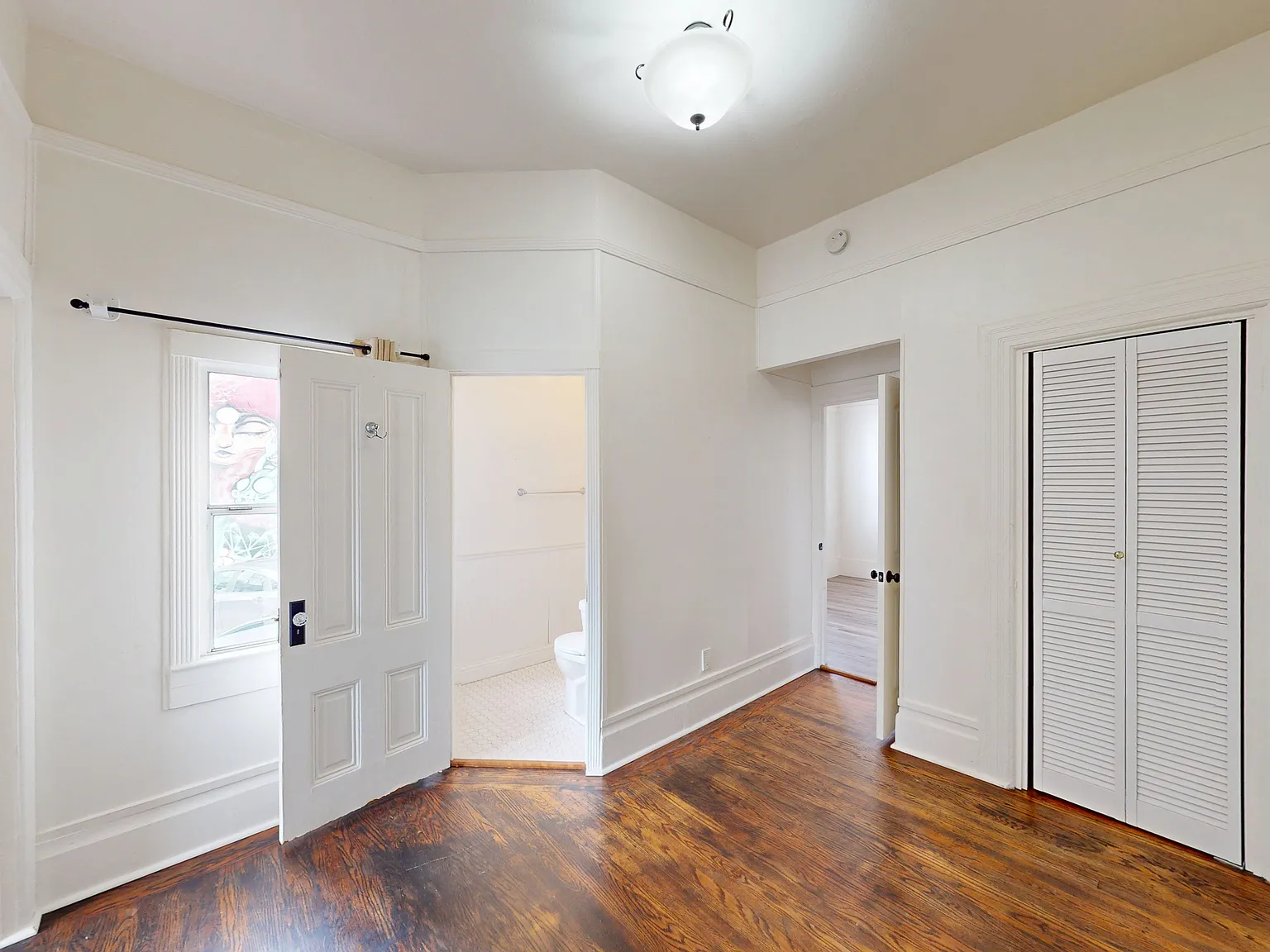 Charming 1BR with In-Unit Laundry in Haight-Ashbury — Photo 4