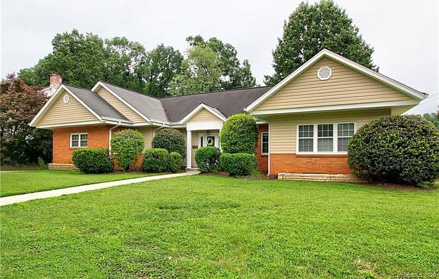 1st image of 900 Sherwood Ln