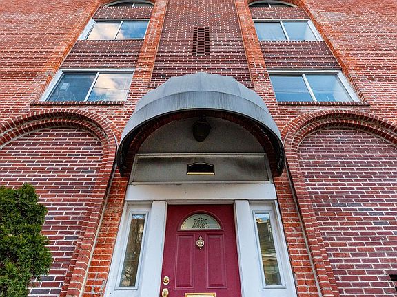 4th image of 1112 Lombard St