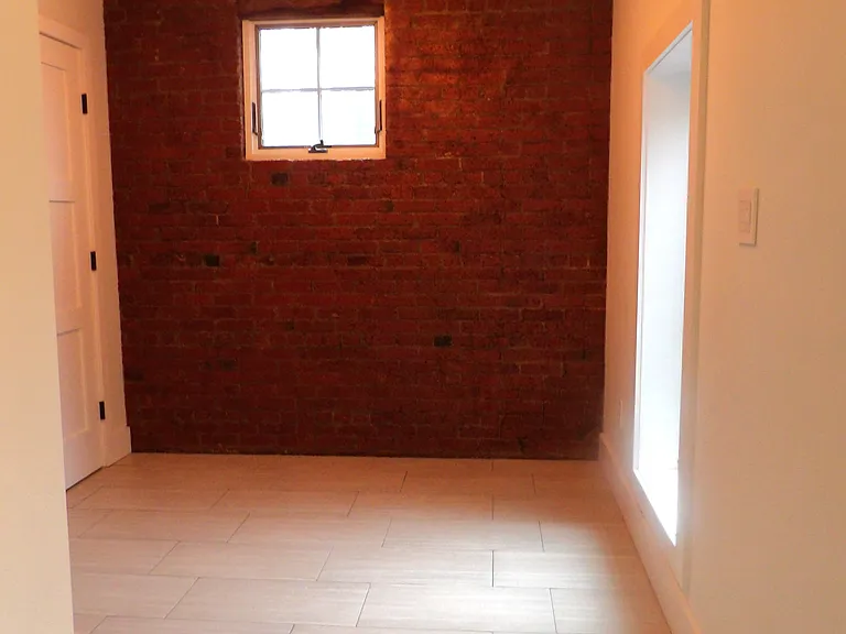 131 Montgomery St — Photo 12
