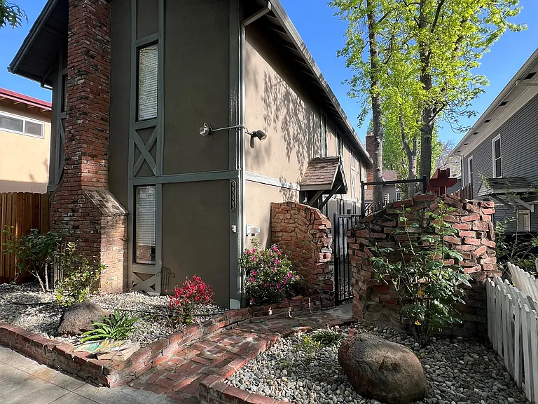 2323 N St — Photo 3