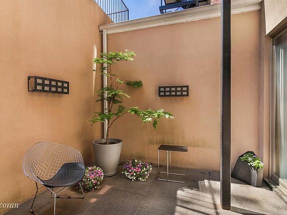 5th image of 376 15th St APT 1C