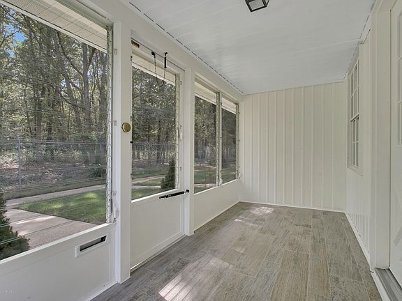 3rd image of 422B Chatham Ct #1002