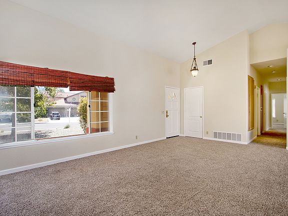 4th image of 23172 Trillium Dr