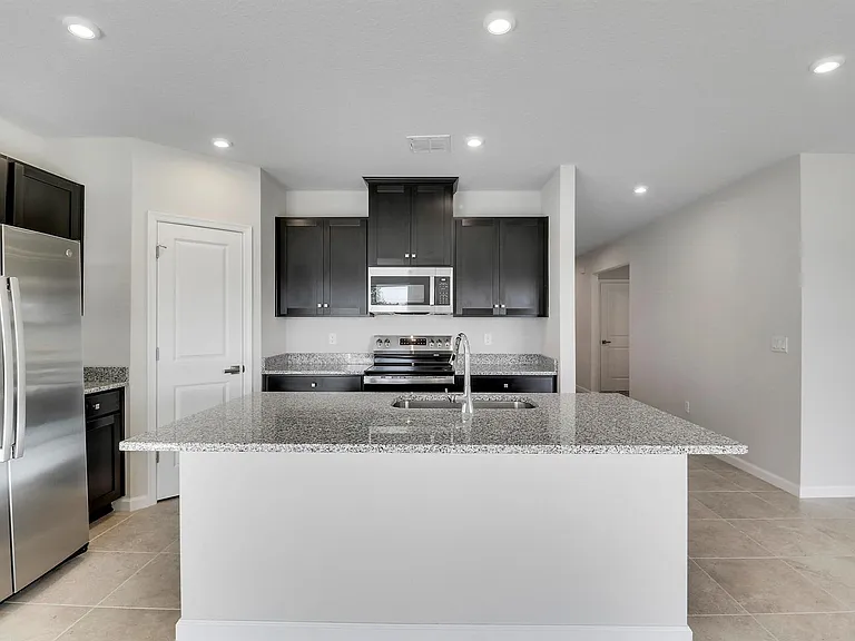 15404 SW American St — Photo 10