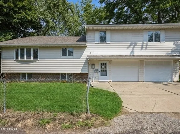 1315 Prince St, Pekin, IL 61554