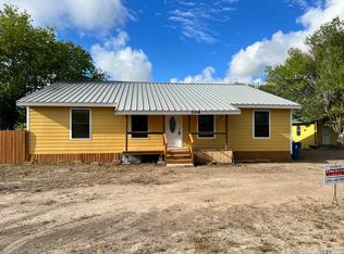 106 Ramon St, Three Rivers, TX 78071