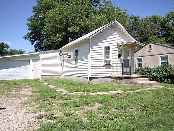 2nd image of 702 N Eisenhower Dr