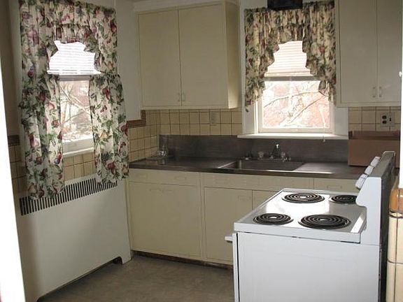 Kitchen with stove & frig