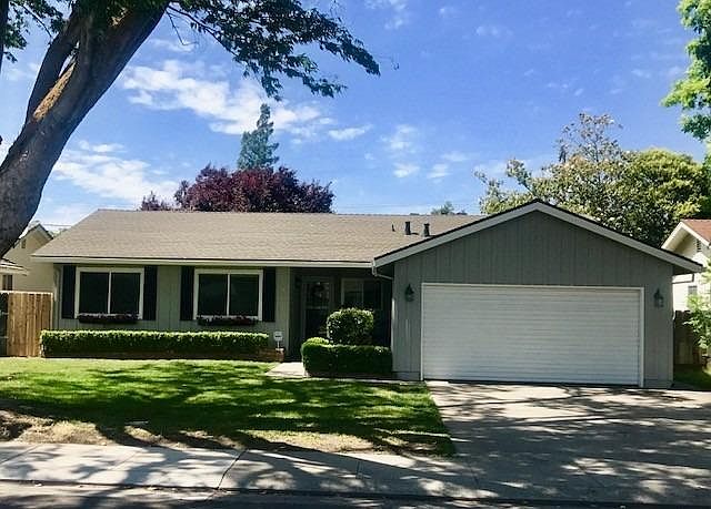 1st image of 241 E Canterbury Dr