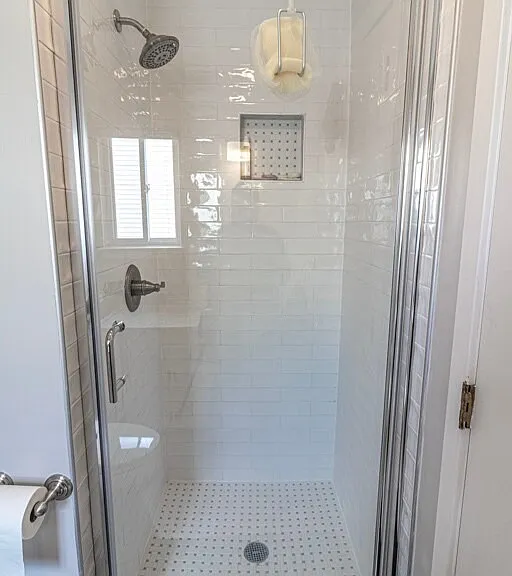 Full bathroom in the master bathroom.