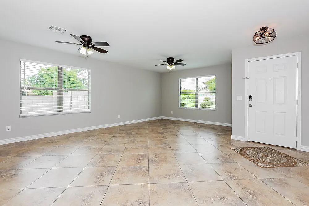 3 bed, 2.0 bath, 1994 sqft, $2,485 — Photo 3