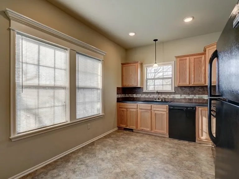 204 W Stonebrook St #204 — Photo 12