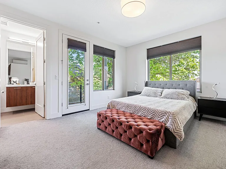 325 N Emerson St #D — Photo 13