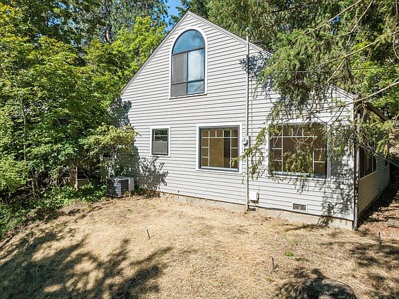 2nd image of 128 Strawberry Ln