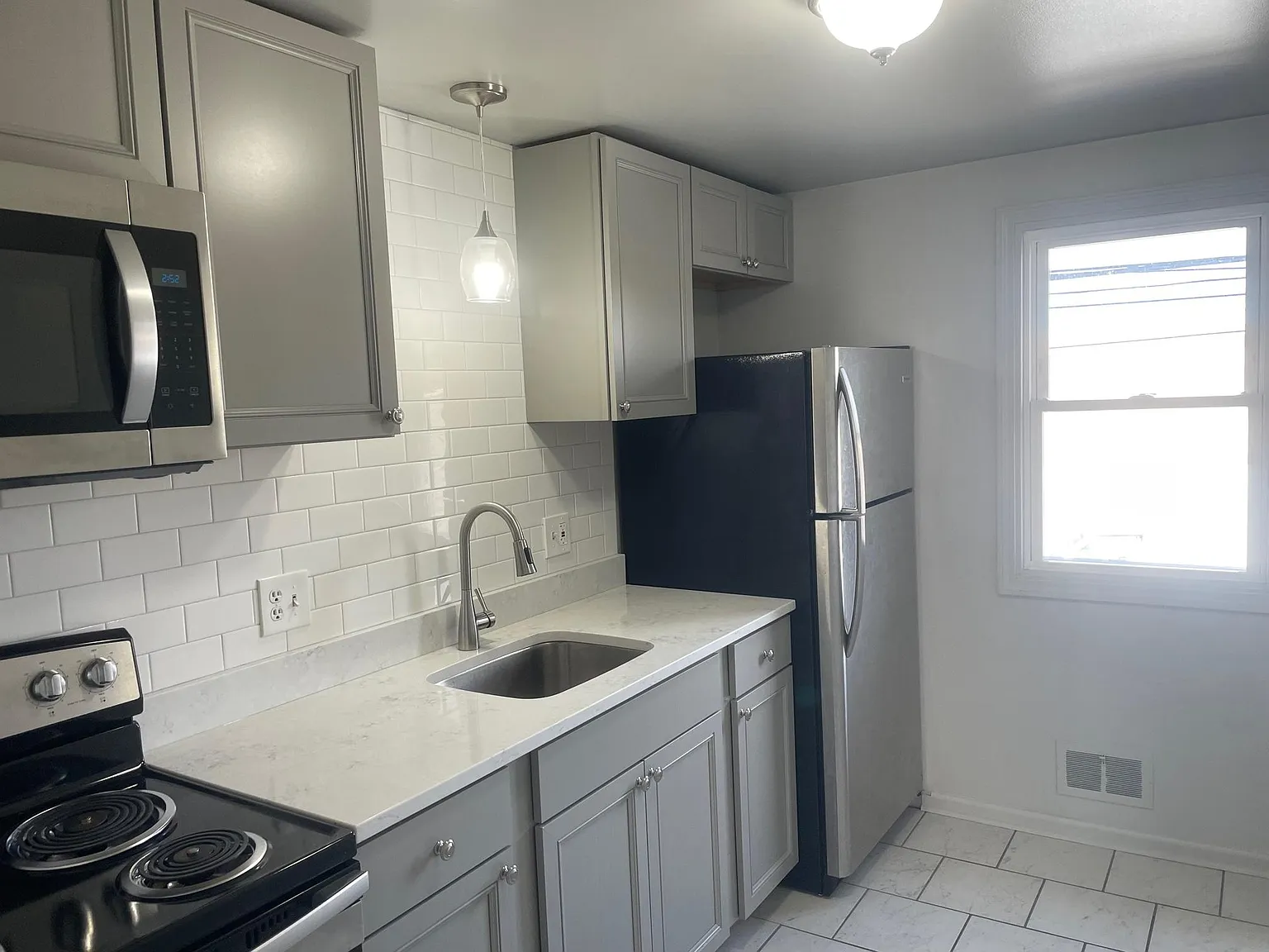 1 bed, 700 sqft, $1,150 — Photo 1