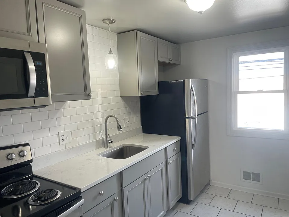 187 N End Ave #1
