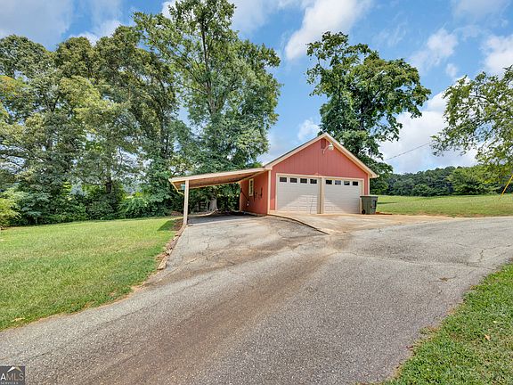 3rd image of 135 Bostwick Rd