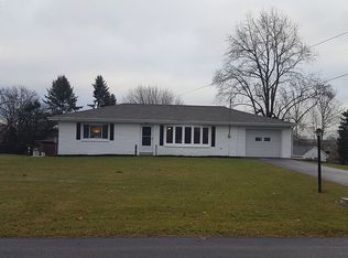 25 N Conestoga View Dr, Akron, PA 17501