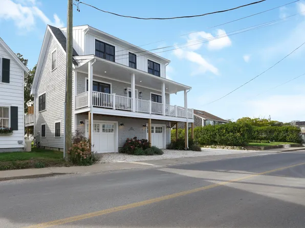 33 Lagoon Pond Rd, Tisbury, MA 02568