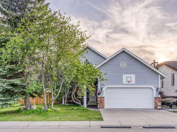 39 Woodmont Way E, Calgary, AB T2W 4L7
