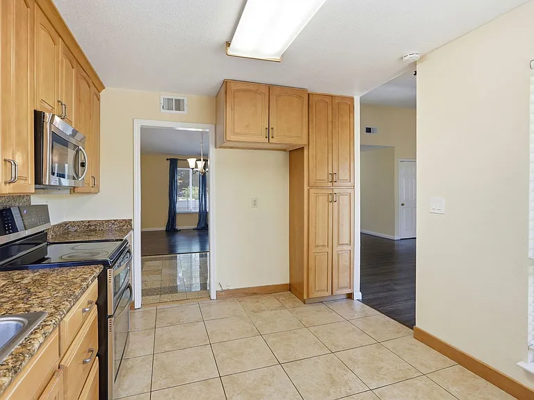 663 Albion Dr — Photo 20