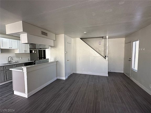 4th image of 5135 Golden Ln