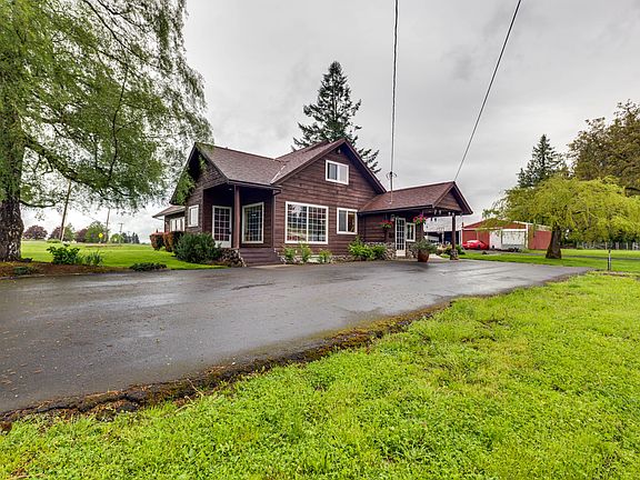 Front of home w/Side entry
