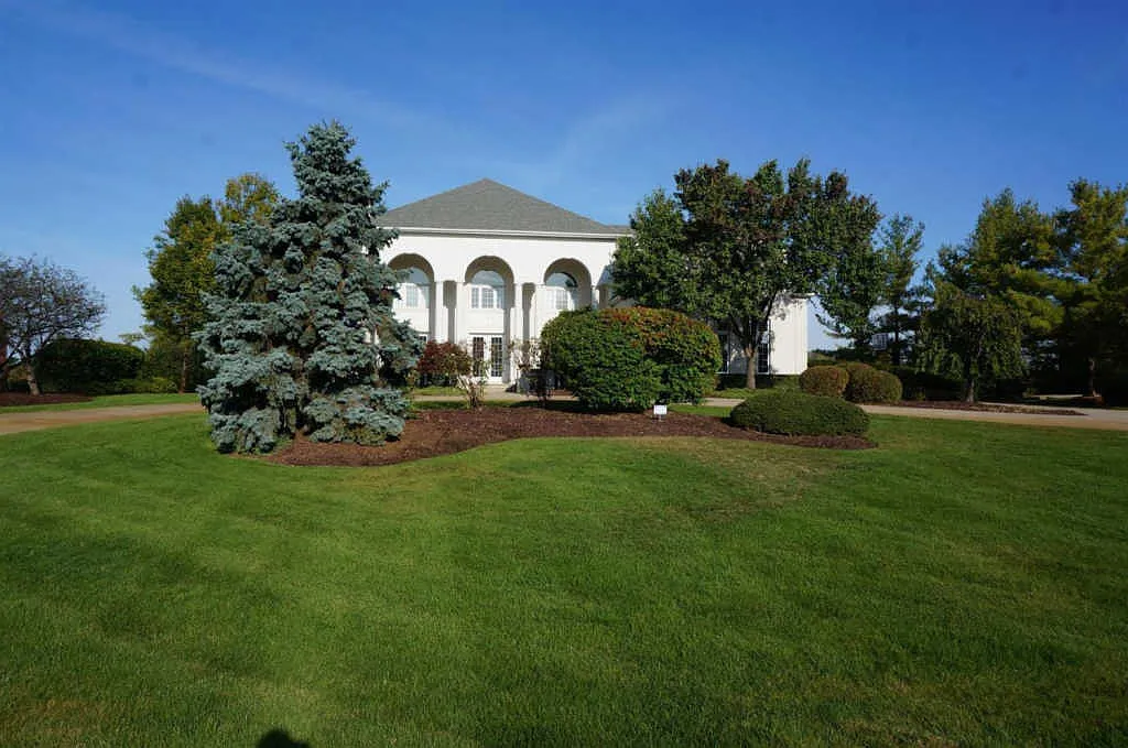 1927 Brookview Dr photo 1