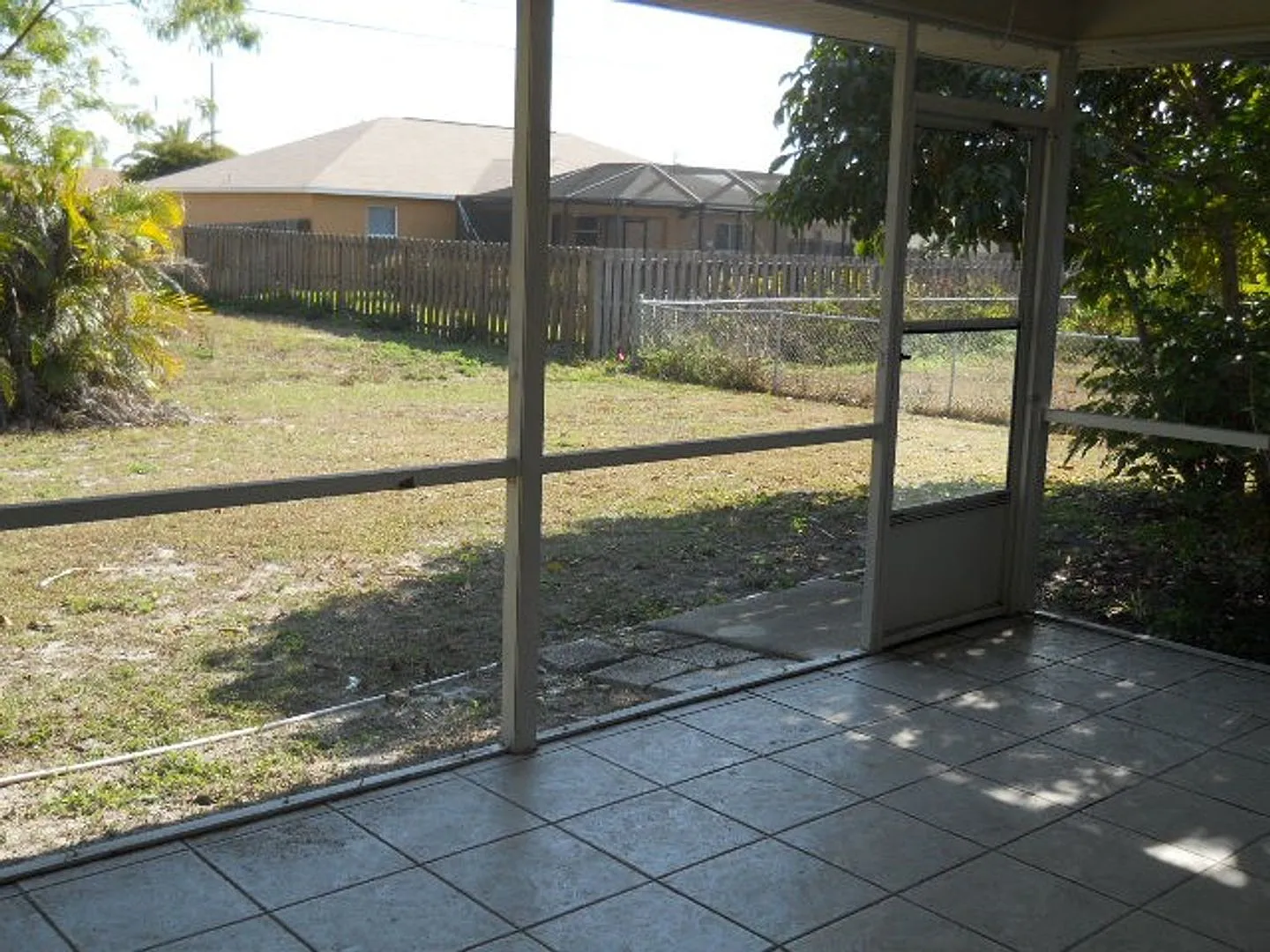 3/2 Home with Garage Available NOW off Santa Barbara Blvd area — Photo 4